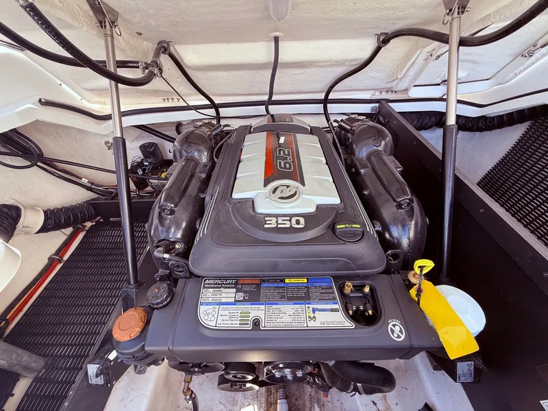 Slide: The Image of Engine compartment of 2022 Monterey 278SS Super Sport with 6.2L 350 HP engine. - 37