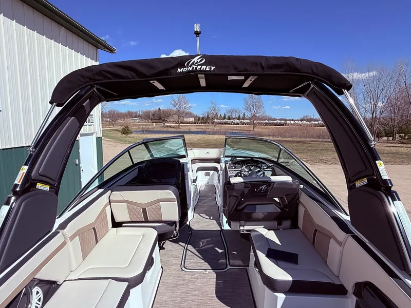 Slide: The Image of Interior view of 2022 Monterey 278SS Super Sport boat. - 43