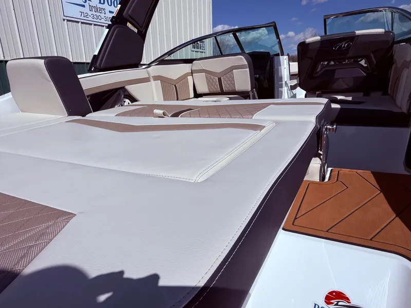 Slide: The Image of Interior of the 2022 Monterey 278SS Super Sport boat. - 45