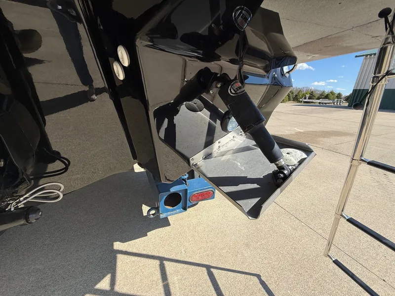 Slide: The Image of Monterey 278SS Super Sport 2022 boat hull and drive unit. - 7