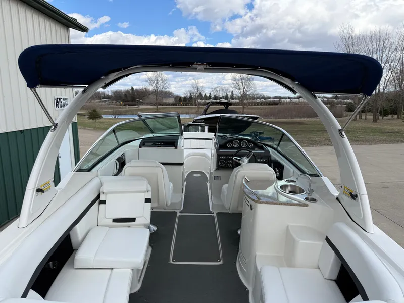 Slide: The Image of Sea Ray 270 SLX 2015 - 13