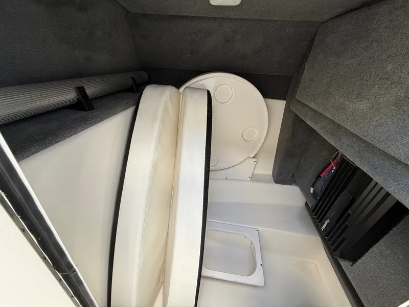 Slide: The Image of Sea Ray 270 SLX 2015 - 19