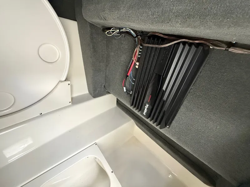 Slide: The Image of Sea Ray 270 SLX 2015 - 20