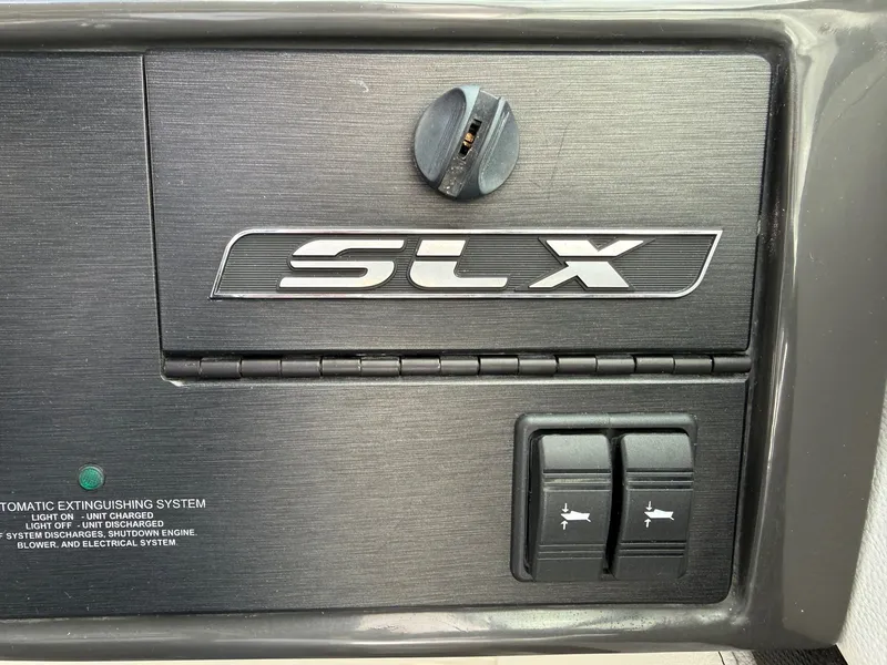 Slide: The Image of Sea Ray 270 SLX 2015 - 24