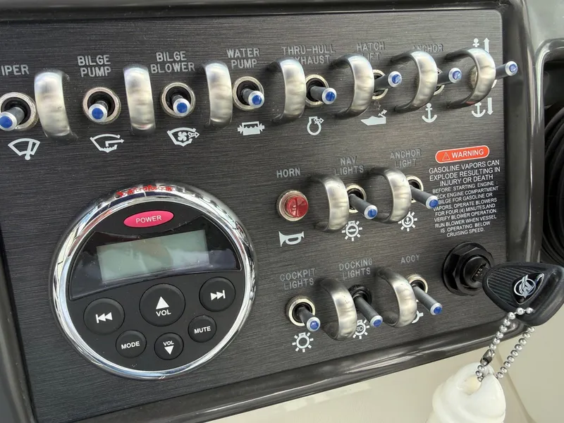 Slide: The Image of Sea Ray 270 SLX 2015 - 25