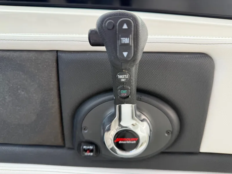 Slide: The Image of Sea Ray 270 SLX 2015 - 26