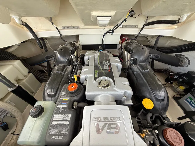 Slide: The Image of Sea Ray 270 SLX 2015 - 28