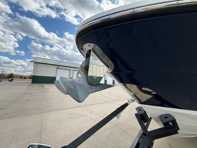 Slide: The Image of Sea Ray 270 SLX 2015 - 3