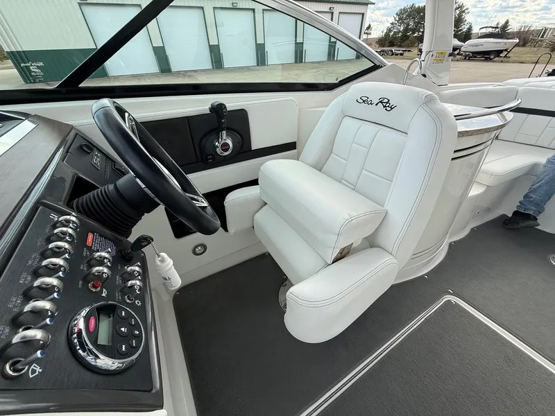 Slide: The Image of Sea Ray 270 SLX 2015 - 33