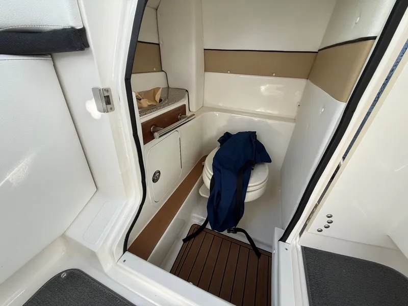 Slide: The Image of Sea Ray 270 SLX 2015 - 36