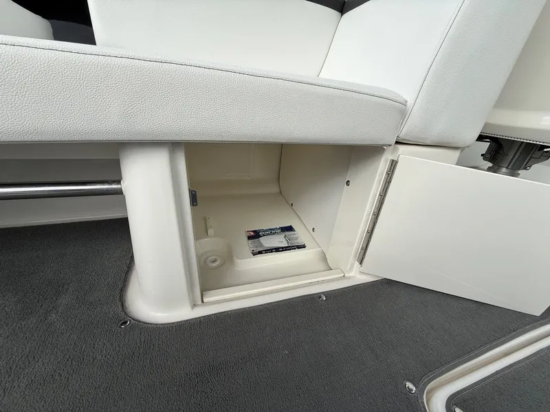 Slide: The Image of Sea Ray 270 SLX 2015 - 37