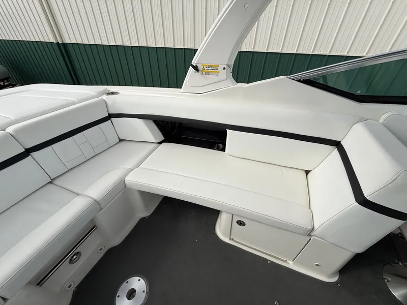 Slide: The Image of Sea Ray 270 SLX 2015 - 38