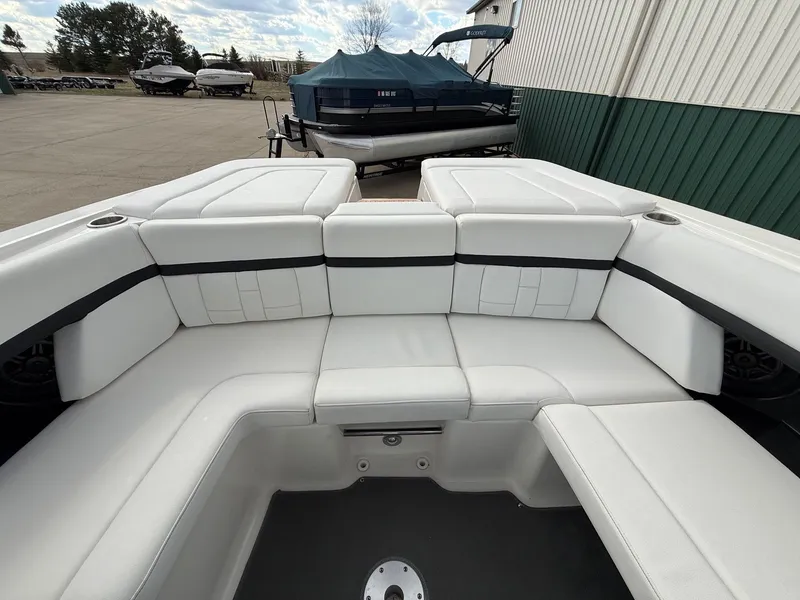 Slide: The Image of Sea Ray 270 SLX 2015 - 39