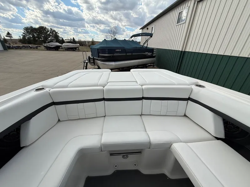 Slide: The Image of Sea Ray 270 SLX 2015 - 40