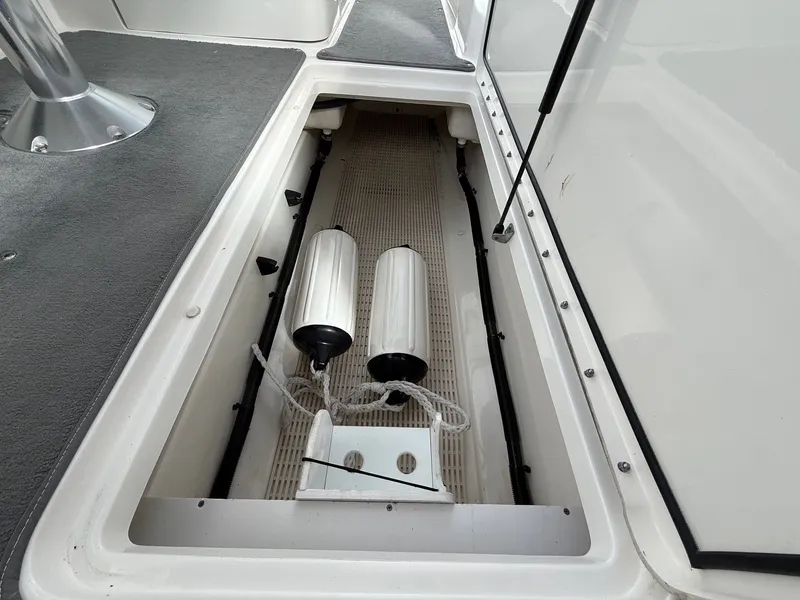 Slide: The Image of Sea Ray 270 SLX 2015 - 43