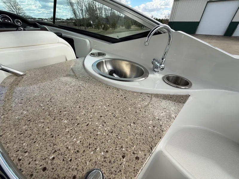 Slide: The Image of Sea Ray 270 SLX 2015 - 44