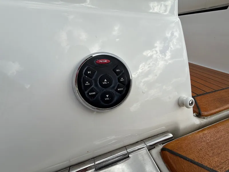 Slide: The Image of Sea Ray 270 SLX 2015 - 47