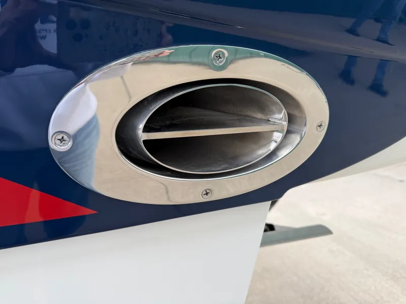 Slide: The Image of Sea Ray 270 SLX 2015 - 8