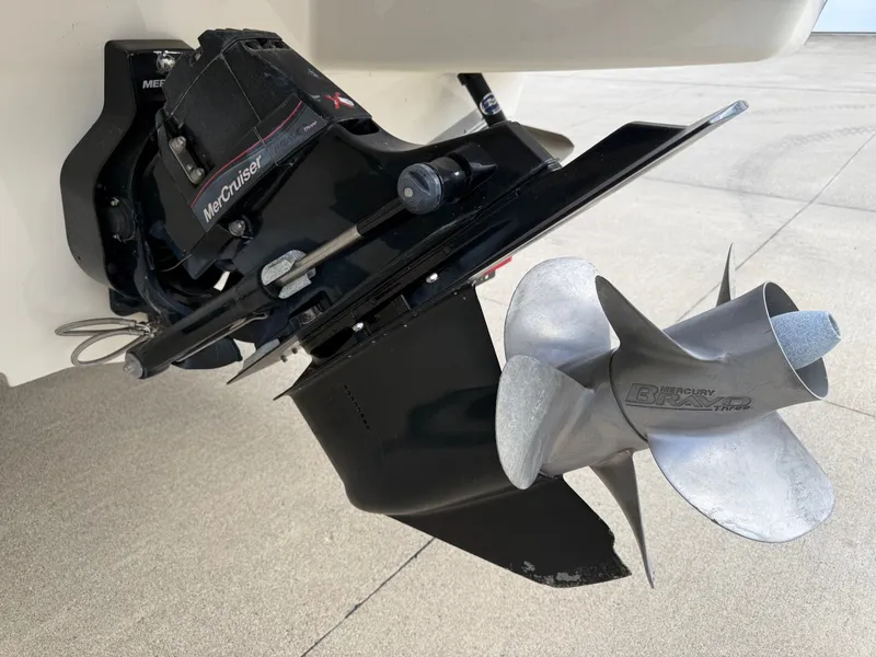 Slide: The Image of Sea Ray 270 SLX 2015 - 9