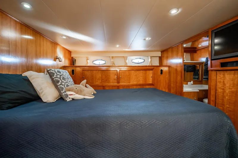 Slide: The Image of Luxurious cabin interior of 2004 Navigator 5700 Rival Pilothouse yacht with cozy bedding. - 33