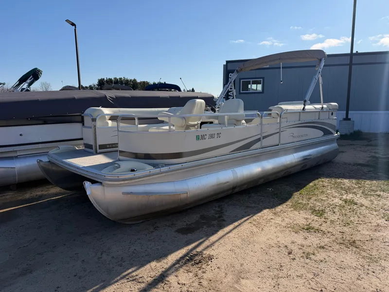 The Image of 2008 Bennington 2250GL Pontoon boat parked on dry land. - 1