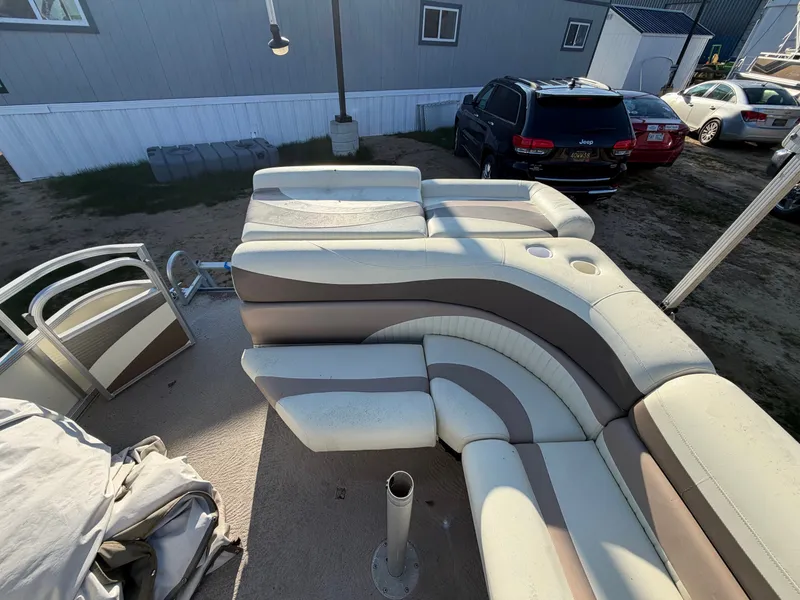 Slide: The Image of Interior of a 2008 Bennington 2250GL Pontoon with beige seating. - 5