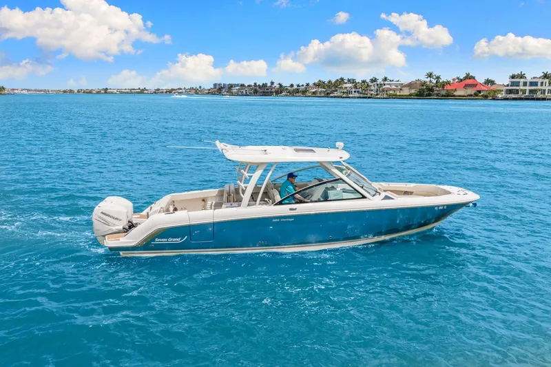 Slide: The Image of Boston Whaler 320 Vantage 2019 - 0