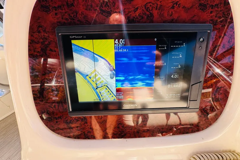 Slide: The Image of Garmin GPS display on 2000 Sea Ray 400 Sedan Bridge dashboard. - 32