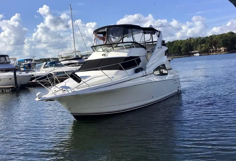 The Image of 2005 Silverton 330 Sport Bridge on calm water. - 0