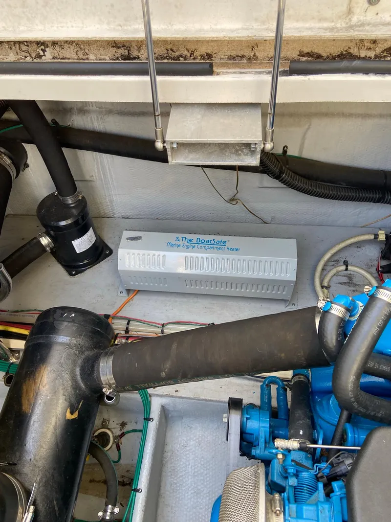 Slide: The Image of Engine room of a 2005 Silverton 330 Sport Bridge boat. - 44