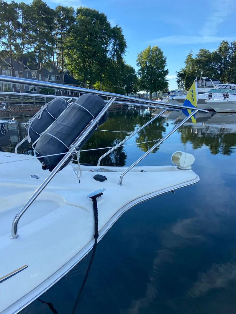 Slide: The Image of 2005 Silverton 330 Sport Bridge boat, side view with logo. - 8