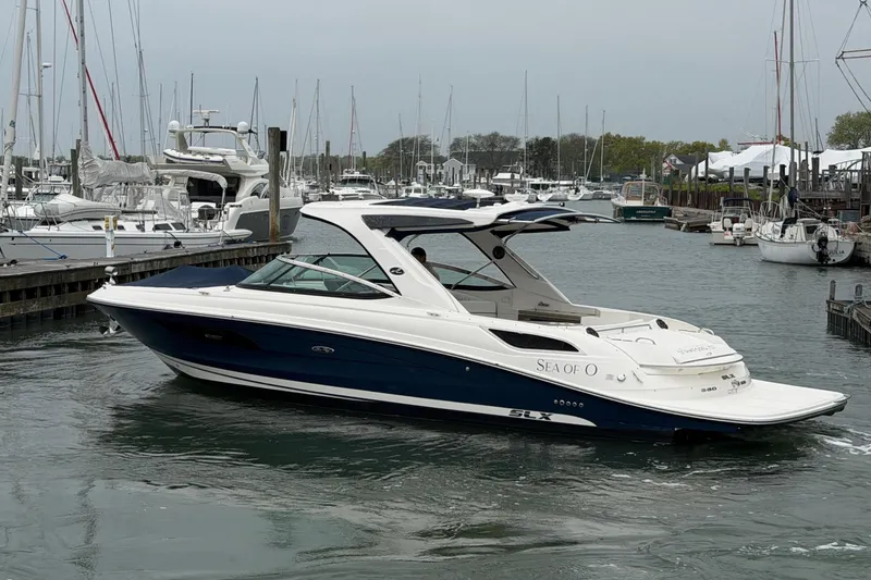 The Image of Sea Ray SLX 350 2015 - 0