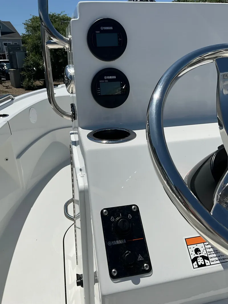 Slide: The Image of Parker Marine 18SE Center Console 2026 - 10