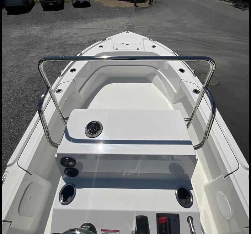 Slide: The Image of Parker Marine 18SE Center Console 2026 - 11