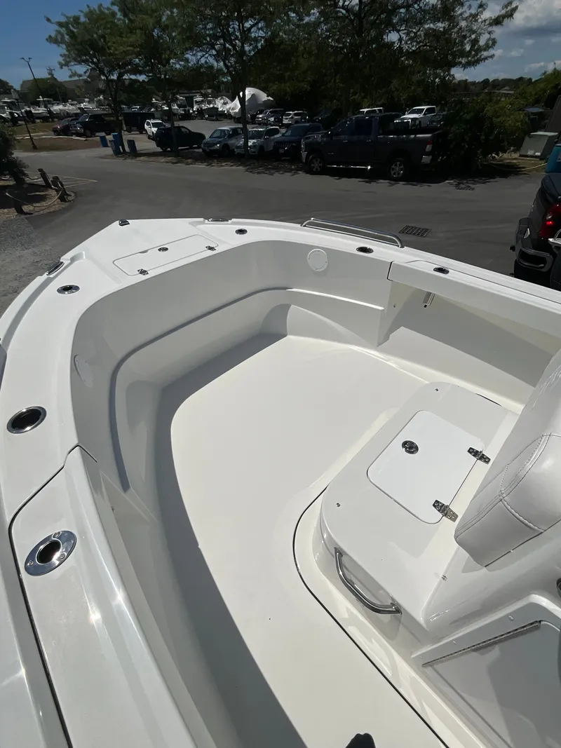 Slide: The Image of Parker Marine 18SE Center Console 2026 - 12