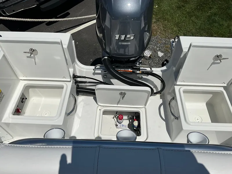 Slide: The Image of Parker Marine 18SE Center Console 2026 - 6
