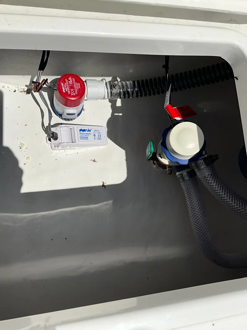 Slide: The Image of Parker Marine 18SE Center Console 2026 - 7