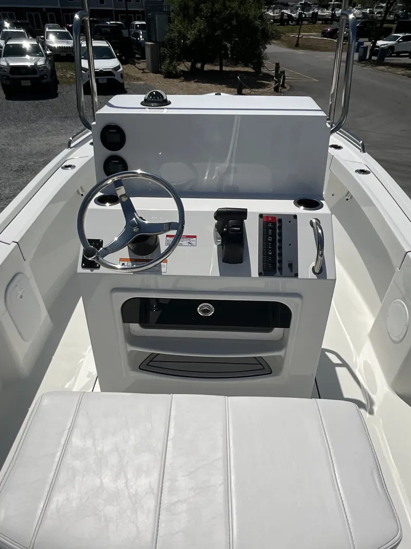 Slide: The Image of Parker Marine 18SE Center Console 2026 - 9