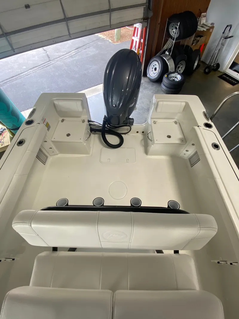 Slide: The Image of Parker Marine 23 Special Edition 2026 - 4