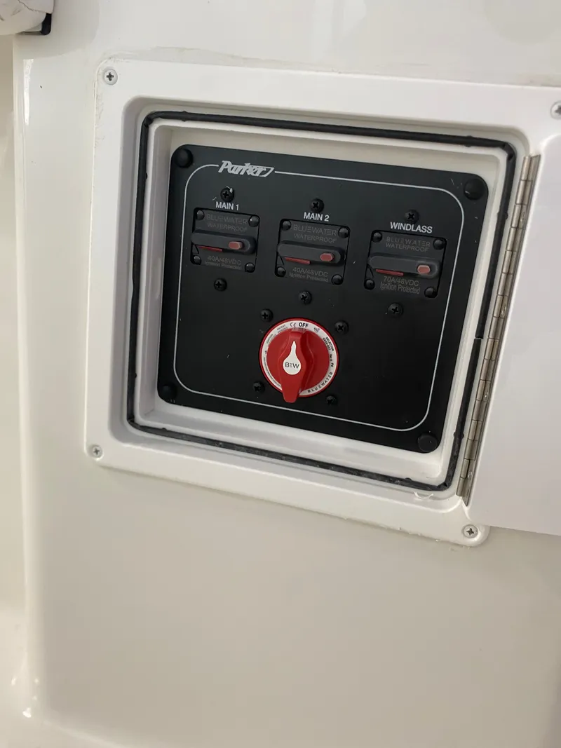 Slide: The Image of Parker Marine 23 Special Edition 2026 - 8