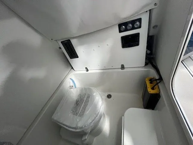 Slide: The Image of Parker Marine 2600 Center Console 2025 - 11