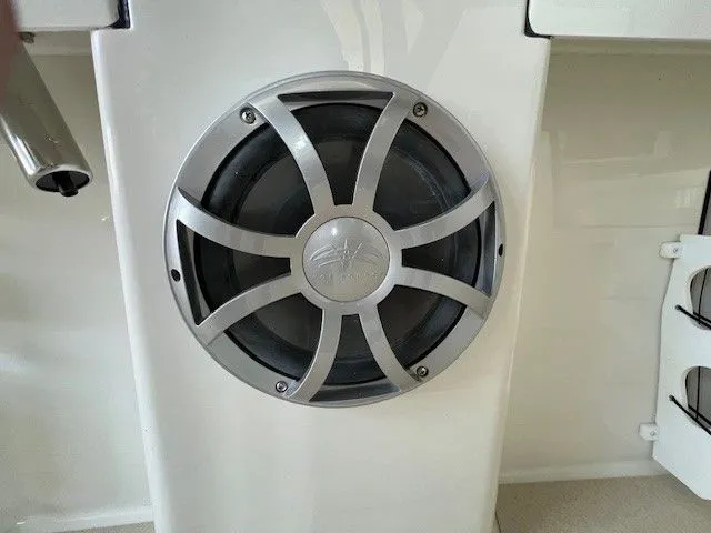 Slide: The Image of Parker Marine 2600 Center Console 2025 - 12