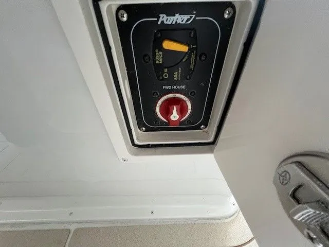 Slide: The Image of Parker Marine 2600 Center Console 2025 - 13