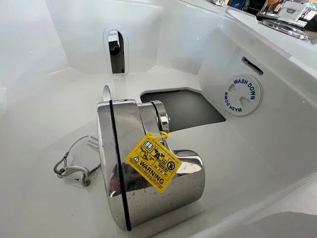 Slide: The Image of Parker Marine 2600 Center Console 2025 - 18