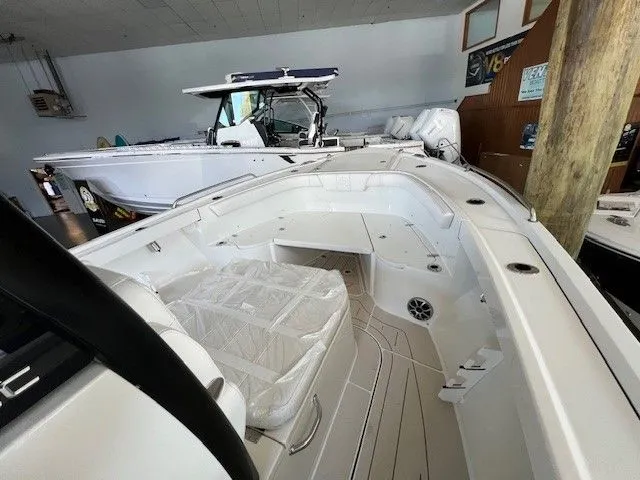 Slide: The Image of Parker Marine 2600 Center Console 2025 - 19