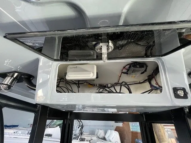Slide: The Image of Parker Marine 2600 Center Console 2025 - 20