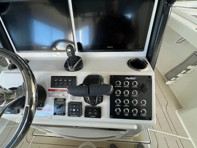 Slide: The Image of Parker Marine 2600 Center Console 2025 - 22