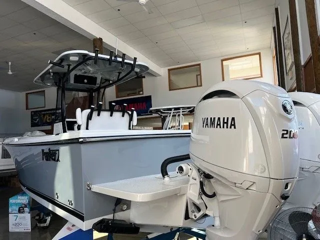 Slide: The Image of Parker Marine 2600 Center Console 2025 - 31