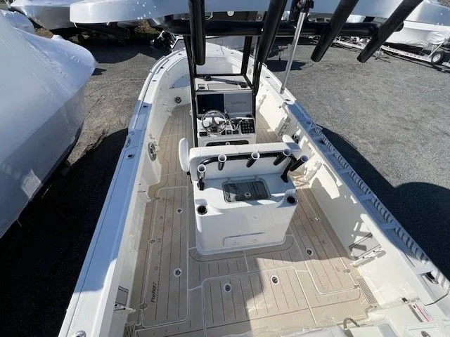 Slide: The Image of Parker Marine 2600 Center Console 2025 - 33