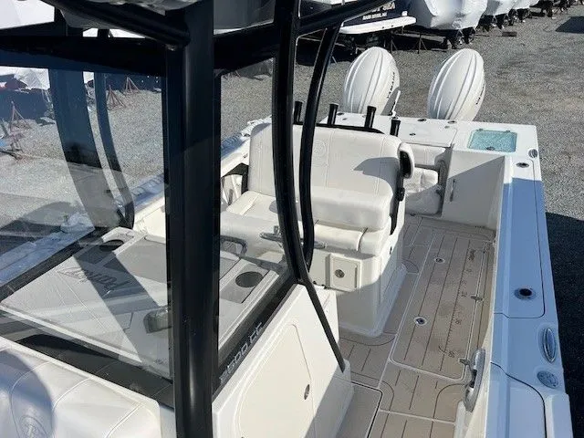 Slide: The Image of Parker Marine 2600 Center Console 2025 - 34